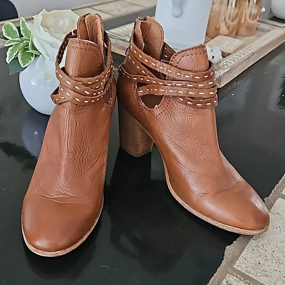 Frye Naomi Pickstitch Whiskey Colored Leather Ankle Boots - Picture 11 of 11